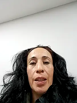 Snapshot of Coeur_de_luxure chatting on 02.17.25 Coeur de luxure online show from 02.17.25