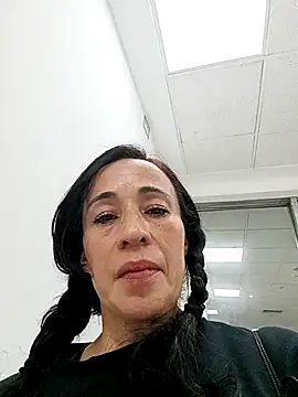 Snapshot of Coeur_de_luxure chatting on 02.20.25 Coeur de luxure online show from 02.20.25