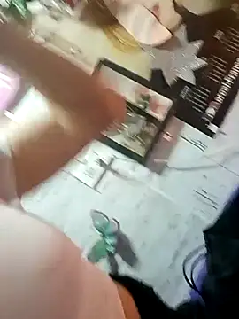 Snapshot of Coeur_de_luxure chatting on 02.21.25 Coeur de luxure online show from 02.21.25