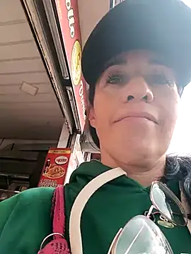 Snapshot of Coeur_de_luxure chatting on 09.15.25 Coeur de luxure online show from 09.15.25