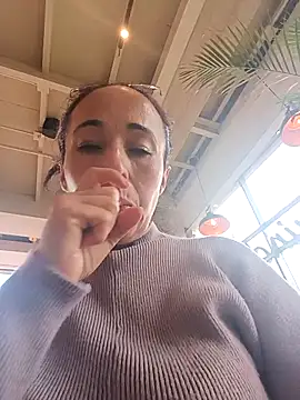 Snapshot of Coeur_de_luxure chatting on 09.23.25 Coeur de luxure online show from 09.23.25