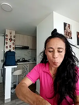 Snapshot of Coeur_de_luxure chatting on 09.24.25 Coeur de luxure online show from 09.24.25