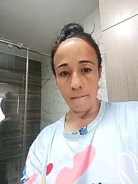 Snapshot of Coeur_de_luxure chatting on 09.30.25 Coeur de luxure online show from 09.30.25