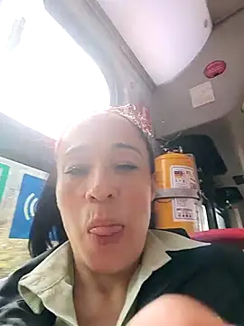 Snapshot of Coeur_de_luxure chatting on 10.02.25 Coeur de luxure online show from 10.02.25