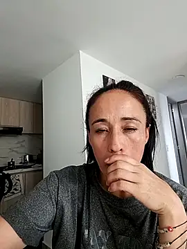 Snapshot of Coeur_de_luxure chatting on 10.04.25 Coeur de luxure online show from 10.04.25