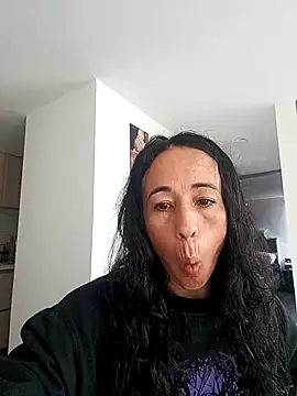 Snapshot of Coeur_de_luxure chatting on 10.05.25 Coeur de luxure online show from 10.05.25