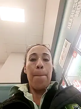 Snapshot of Coeur_de_luxure chatting on 10.11.25 Coeur de luxure online show from 10.11.25