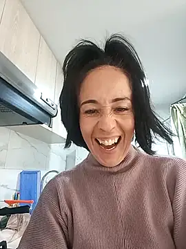 Snapshot of Coeur_de_luxure chatting on 10.13.25 Coeur de luxure online show from 10.13.25