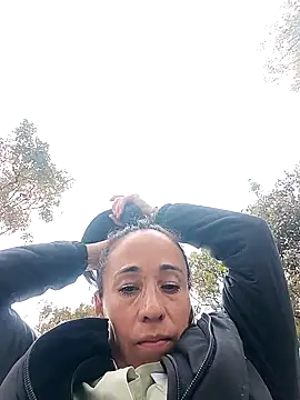 Snapshot of Coeur_de_luxure chatting on 10.14.25 Coeur de luxure online show from 10.14.25