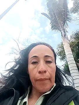 Snapshot of Coeur_de_luxure chatting on 10.22.25 Coeur de luxure online show from 10.22.25