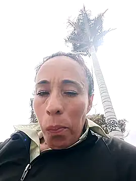 Snapshot of Coeur_de_luxure chatting on 10.28.25 Coeur de luxure online show from 10.28.25