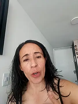 Snapshot of Coeur_de_luxure chatting on 11.02.25 Coeur de luxure online show from 11.02.25