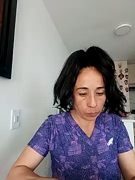 Snapshot of Coeur_de_luxure chatting on 11.05.25 Coeur de luxure online show from 11.05.25