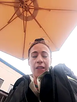 Snapshot of Coeur_de_luxure chatting on 11.14.25 Coeur de luxure online show from 11.14.25