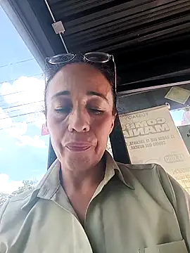 Snapshot of Coeur_de_luxure chatting on 11.18.25 Coeur de luxure online show from 11.18.25