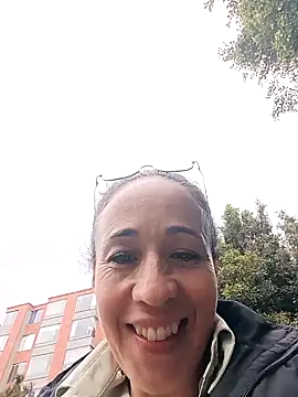 Snapshot of Coeur_de_luxure chatting on 11.19.25 Coeur de luxure online show from 11.19.25