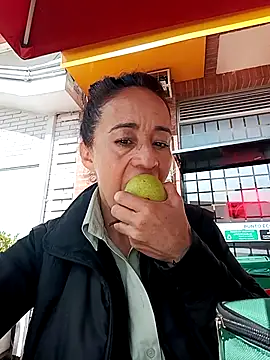 Snapshot of Coeur_de_luxure chatting on 11.29.25 Coeur de luxure online show from 11.29.25