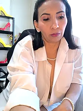 Mrsvictoriaaa online show from 04.23.26