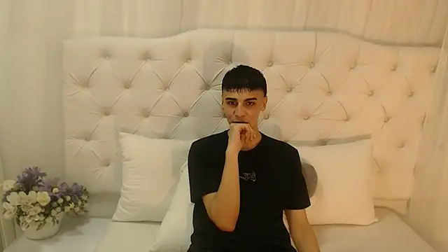 Snapshot of frank_jhonsson chatting on 09.27.25 frank jhonsson online show from 09.27.25