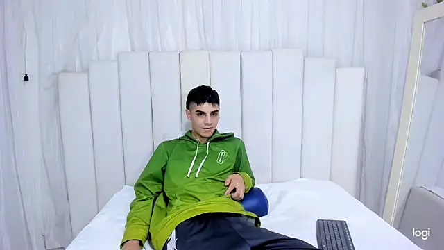 Snapshot of frank_jhonsson chatting on 10.28.25 frank jhonsson online show from 10.28.25