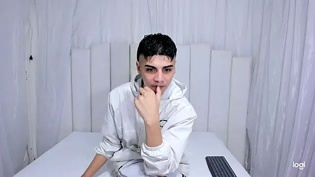 Snapshot of frank_jhonsson chatting on 11.21.25 frank jhonsson online show from 11.21.25