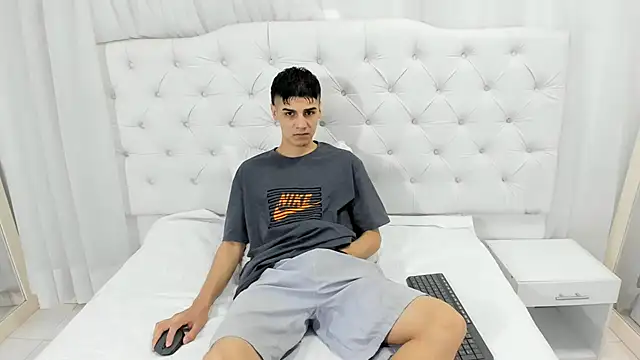 Snapshot of frank_jhonsson chatting on 11.25.25 frank jhonsson online show from 11.25.25