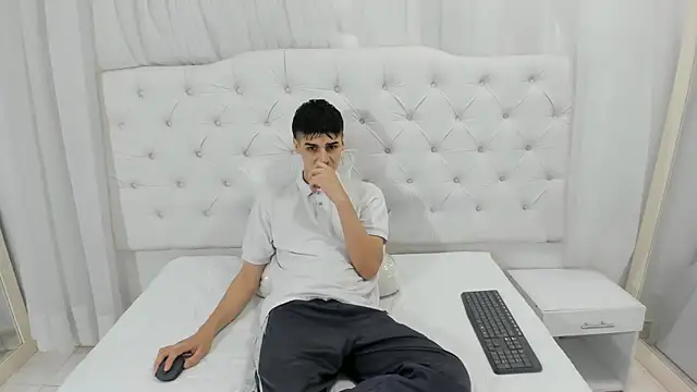 Snapshot of frank_jhonsson chatting on 11.27.25 frank jhonsson online show from 11.27.25