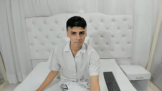 Snapshot of frank_jhonsson chatting on 11.28.25 frank jhonsson online show from 11.28.25