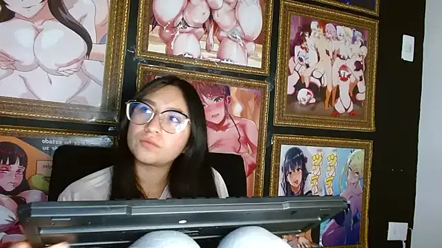 Snapshot of Arielle_lov chatting on 03.12.25 Arielle lov online show from 03.12.25