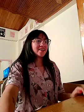 Snapshot of Arielle_lov chatting on 10.01.25 Arielle lov online show from 10.01.25