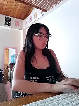 Snapshot of Arielle_lov chatting on 10.08.25 Arielle lov online show from 10.08.25