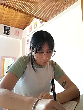 Snapshot of Arielle_lov chatting on 10.22.25 Arielle lov online show from 10.22.25