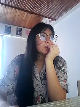 Snapshot of Arielle_lov chatting on 10.26.25 Arielle lov online show from 10.26.25