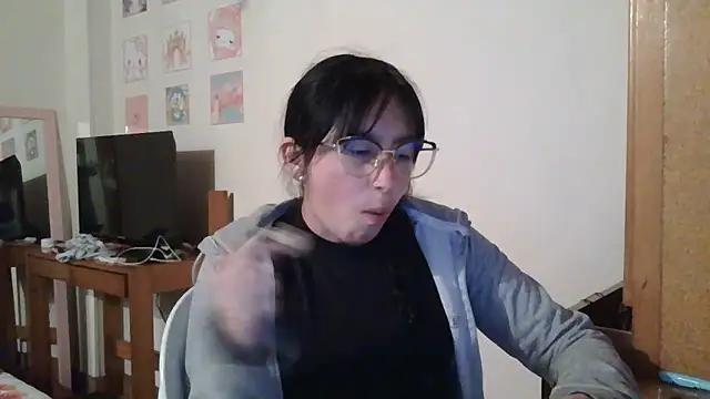 Snapshot of Arielle_lov chatting on 10.30.25 Arielle lov online show from 10.30.25