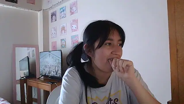 Snapshot of Arielle_lov chatting on 11.06.25 Arielle lov online show from 11.06.25