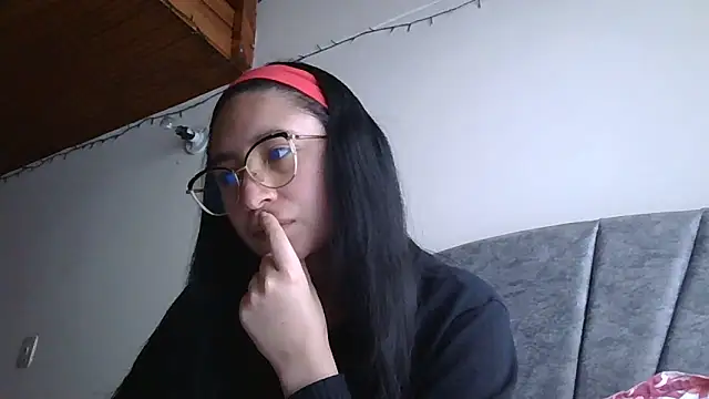 Snapshot of Arielle_lov chatting on 12.02.25 Arielle lov online show from 12.02.25