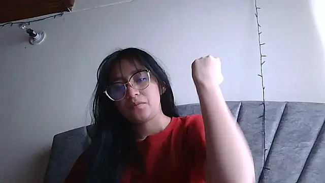 Snapshot of Arielle_lov chatting on 12.04.25 Arielle lov online show from 12.04.25