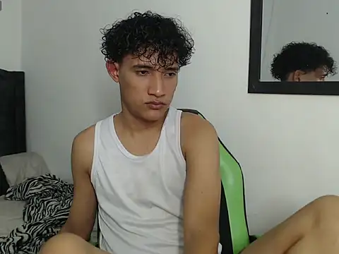 Snapshot of Boy_coll chatting on 02.26.26 Boy coll online show from 02.26.26