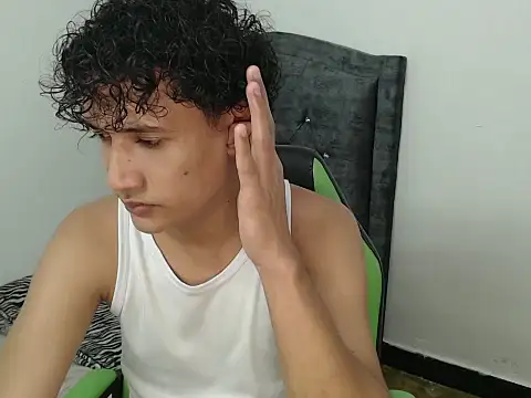 Snapshot of Boy_coll chatting on 03.09.26 Boy coll online show from 03.09.26