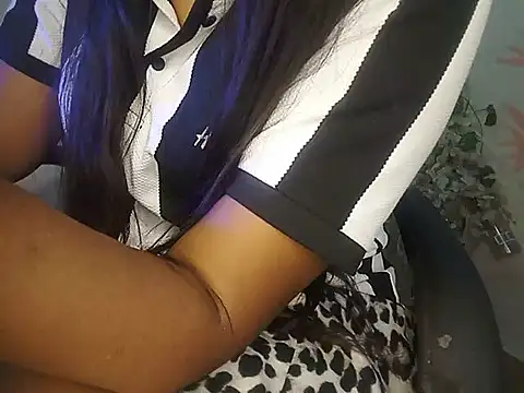 Snapshot of GOLDEN-BEAUTY chatting on 03.21.25 GOLDEN-BEAUTY online show from 03.21.25