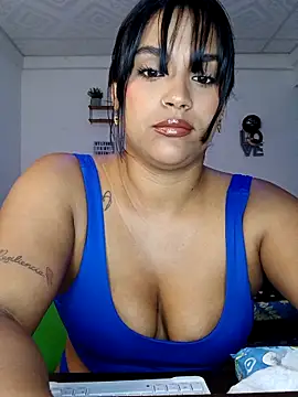 Snapshot of victoria_roussee chatting on 11.15.25 victoria roussee online show from 11.15.25