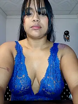 Snapshot of victoria_roussee chatting on 11.23.25 victoria roussee online show from 11.23.25