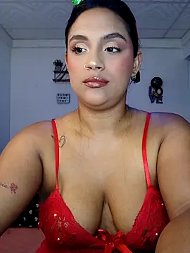 Snapshot of victoria_roussee chatting on 12.18.25 victoria roussee online show from 12.18.25