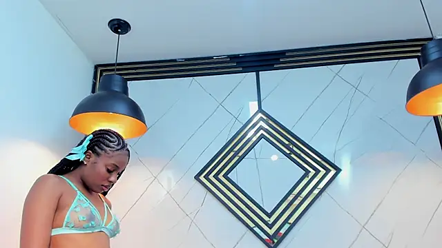 Snapshot of EmilyDiaaz chatting on 03.16.25 EmilyDiaaz online show from 03.16.25