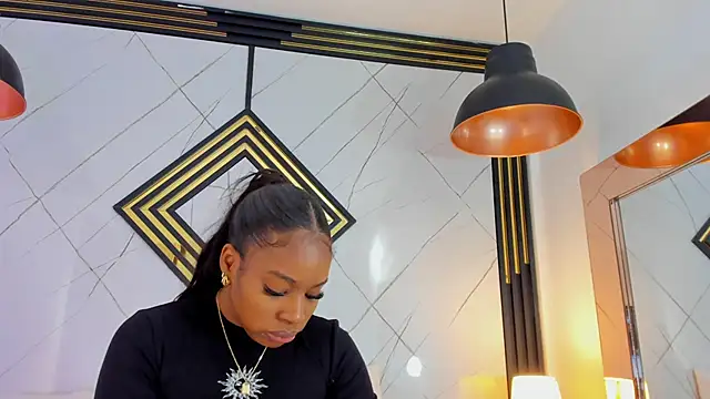 Snapshot of EmilyDiaaz chatting on 10.11.25 EmilyDiaaz online show from 10.11.25