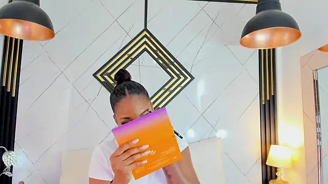 Snapshot of EmilyDiaaz chatting on 12.20.25 EmilyDiaaz online show from 12.20.25