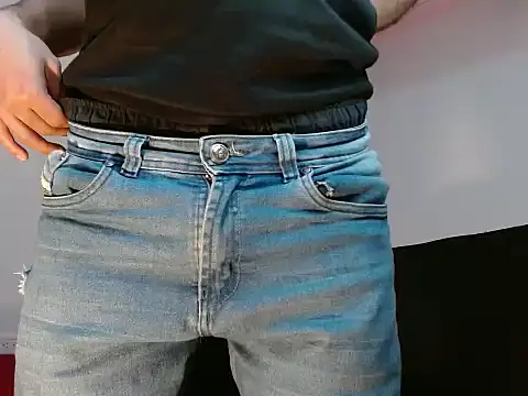 Snapshot of AngelHil chatting on 11.27.25 AngelHil online show from 11.27.25