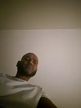 Snapshot of Mrnutella chatting on 03.05.25 Mrnutella online show from 03.05.25