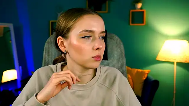 Snapshot of JenniferGraces chatting on 03.17.25 JenniferGraces online show from 03.17.25