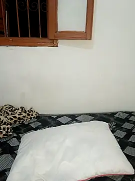 Snapshot of Louli_ta chatting on 09.17.25 Louli ta online show from 09.17.25